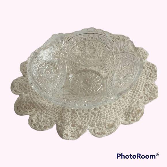 Vintage Bowl Or Serving Dish Clear Cut Glass with Sunburst in Center - Picture 2 of 4